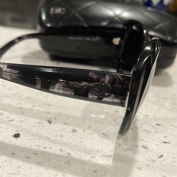 CHANEL SUNGLASSES - Picture 5 of 11